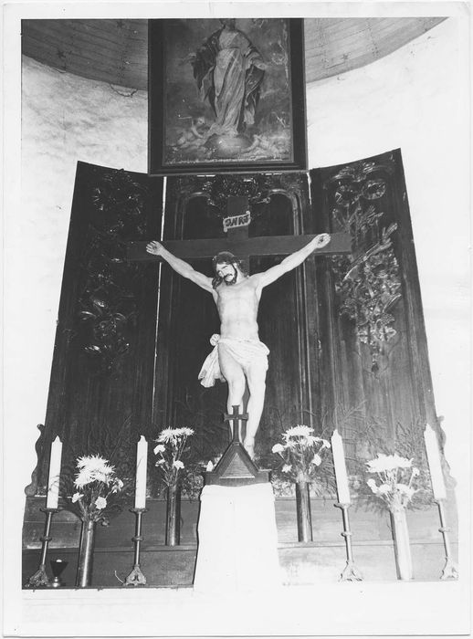 boiseries (lambris de revêtement) et croix (crucifix) : Christ en croix, vue générale