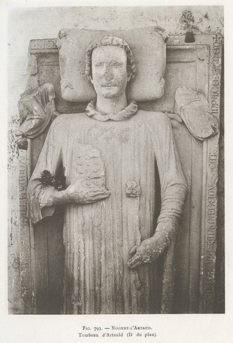 Dalle funéraire (gisant) d'Artaud, trésorier de Saint-Etienne de Troyes, fils d'Artaud, seigneur de Nogent