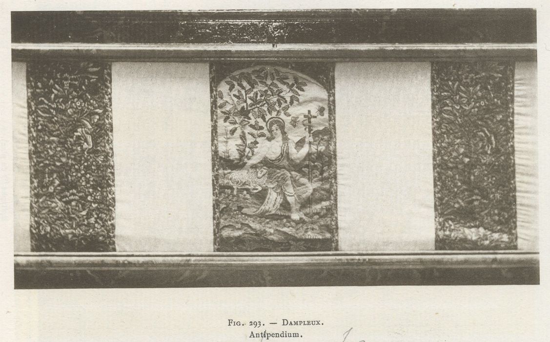 Antependium : saint Jean-Baptiste et fleurs