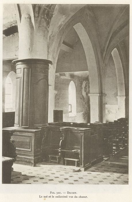 Ensemble des bancs de la nef