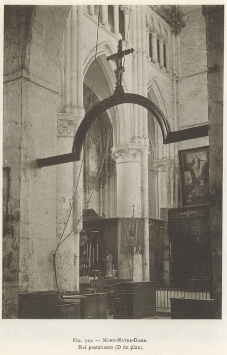 statue (poutre de gloire) : Christ en croix 