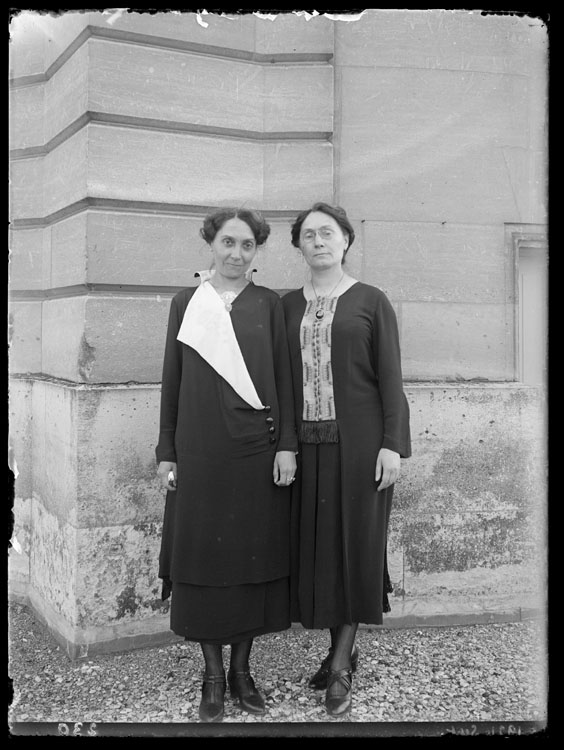 Mesdemoiselles Jeanne et Marthe Légé à l’observatoire