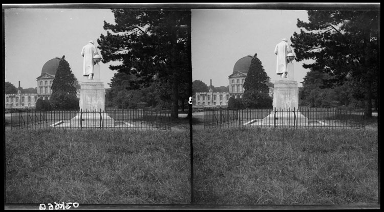 Observatoire et statue de Jules Janssen vue de dos à 10 mètres