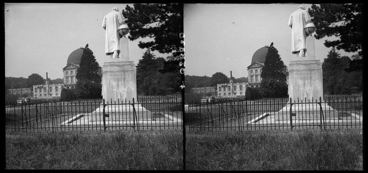 Observatoire et statue de Jules Janssen vue de dos à 10 mètres