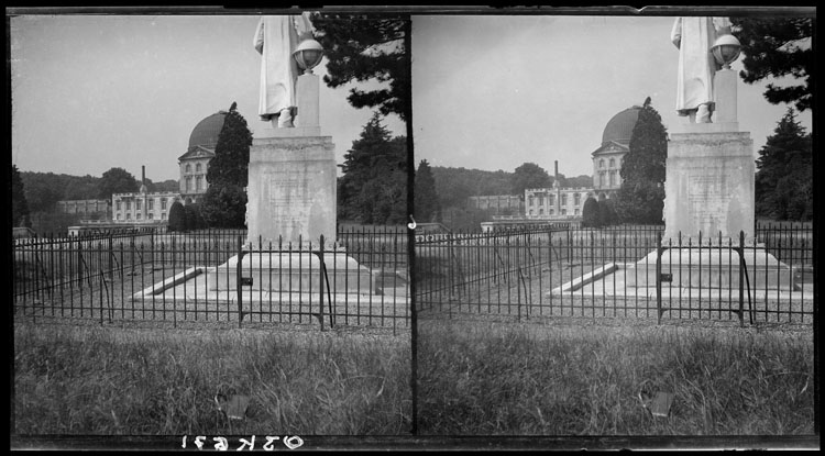 Observatoire et statue de Jules Janssen vue de dos à 7 mètres