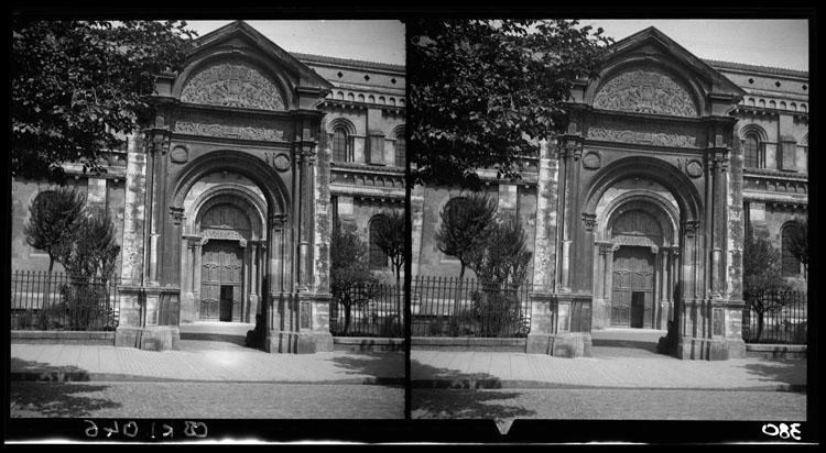 Façade sud : porte Miègeville