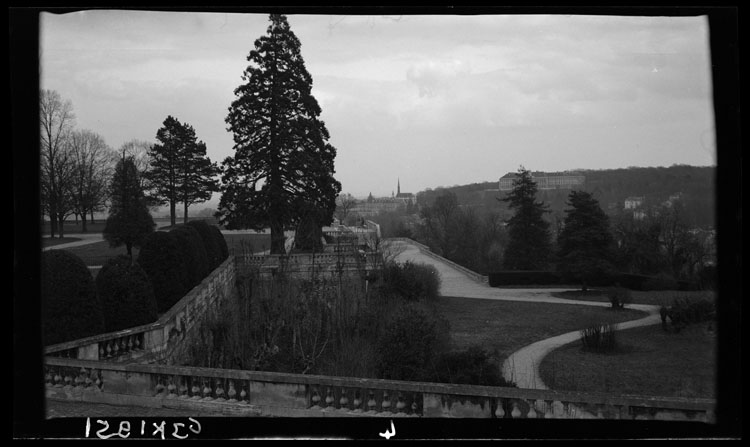 Vue sur le parc et la ville au loin