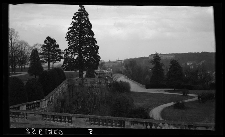 Vue sur le parc et la ville au loin