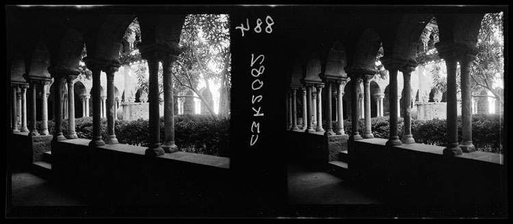 Cloître : galerie du rez-de-chaussée