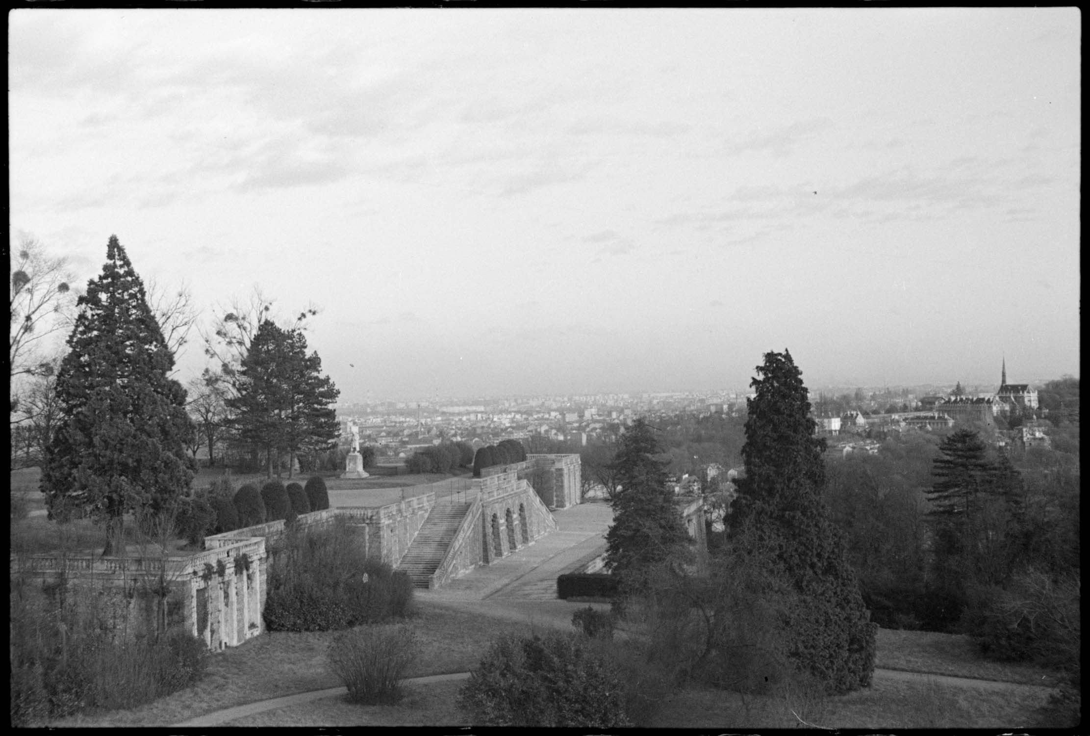 Orangerie de Meudon et Paris : vue panoramique