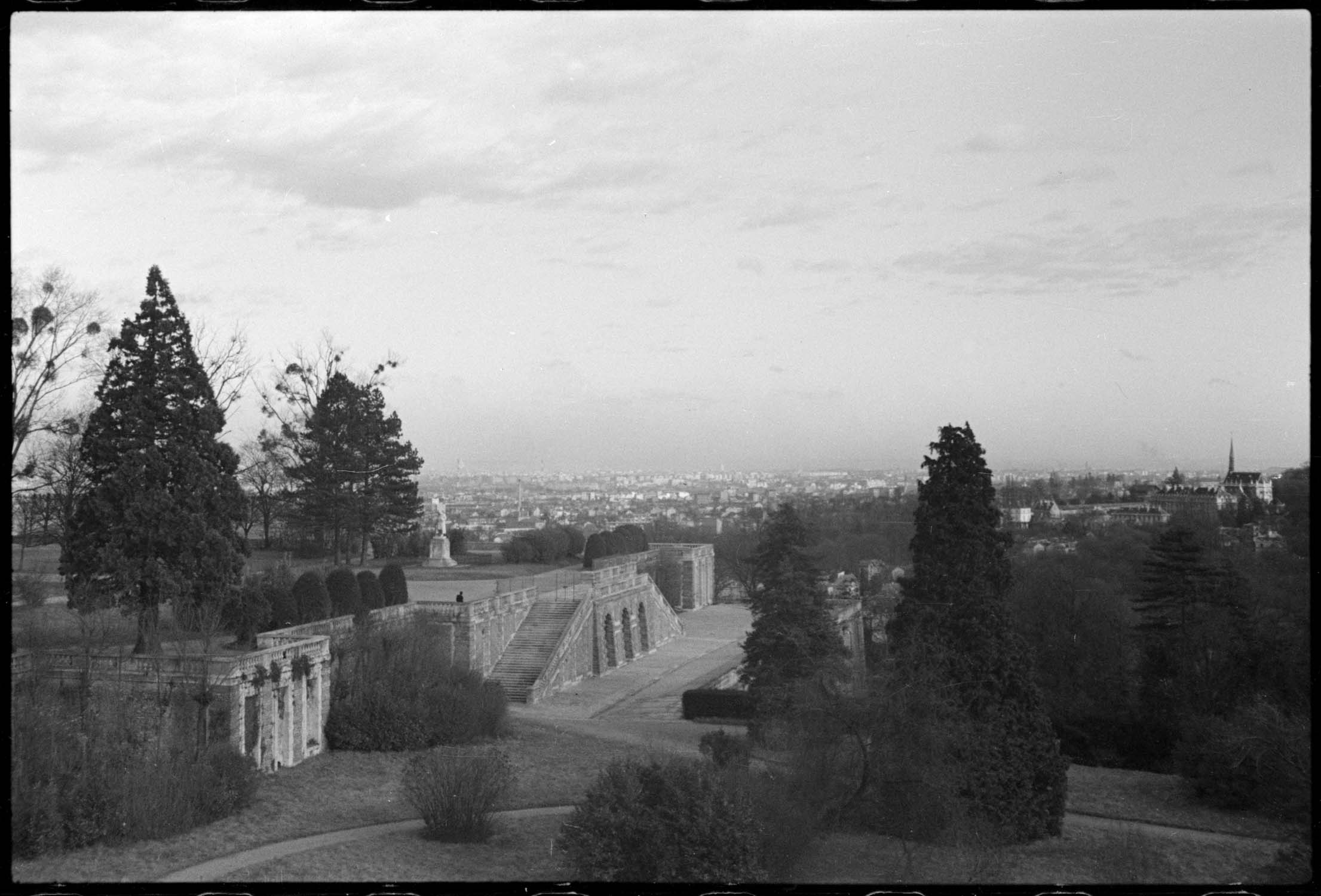 Orangerie de Meudon et Paris : vue panoramique