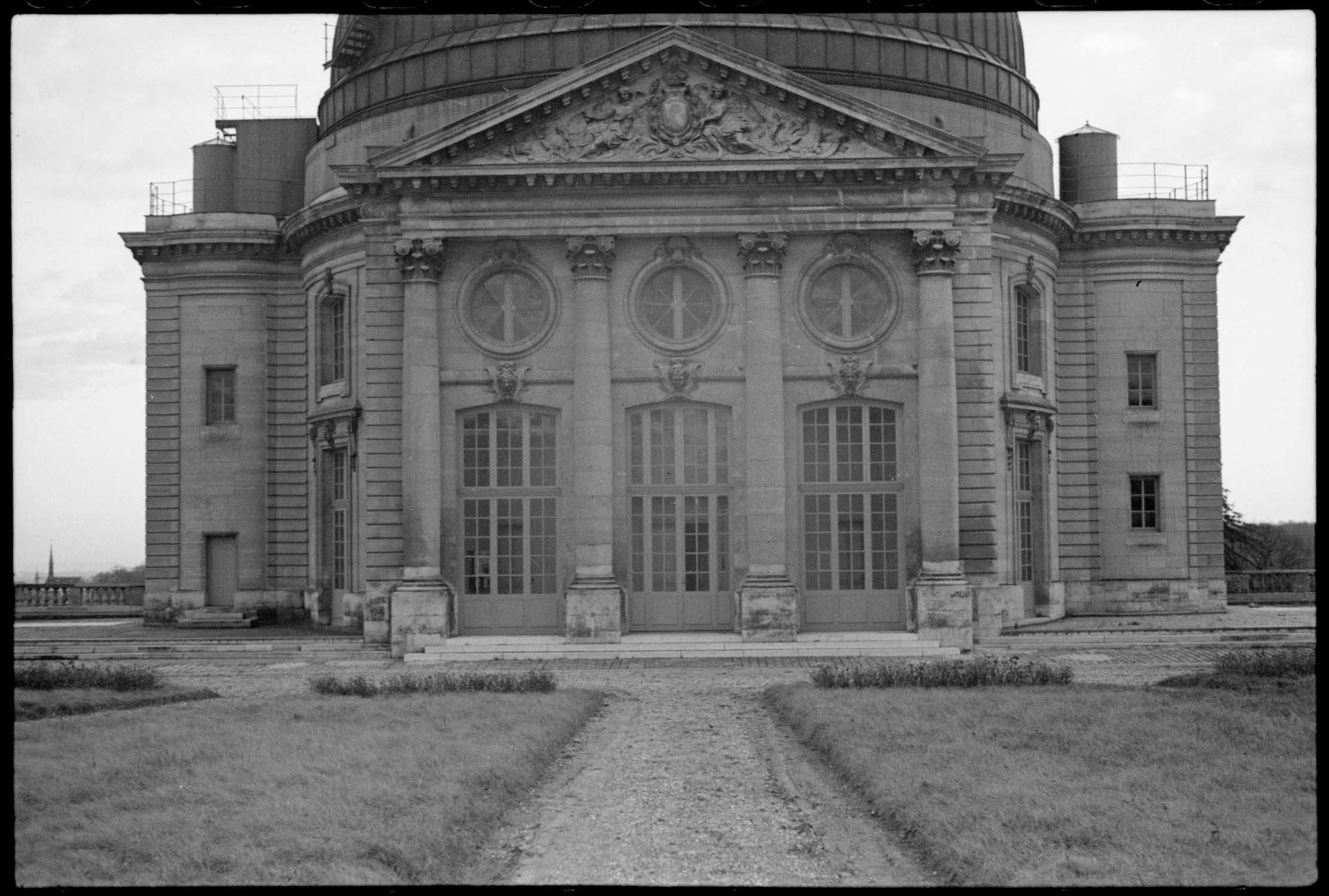 Grande coupole : façade et son fronton