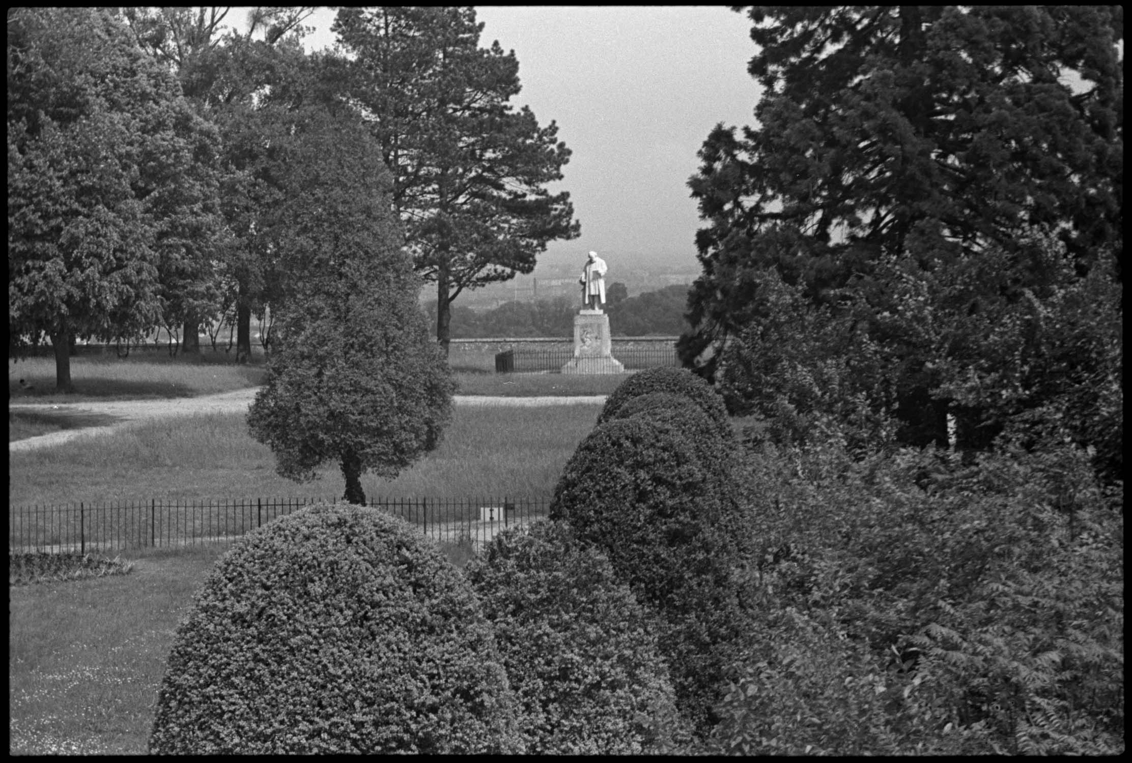 Statue de Jules Janssen en son parterre