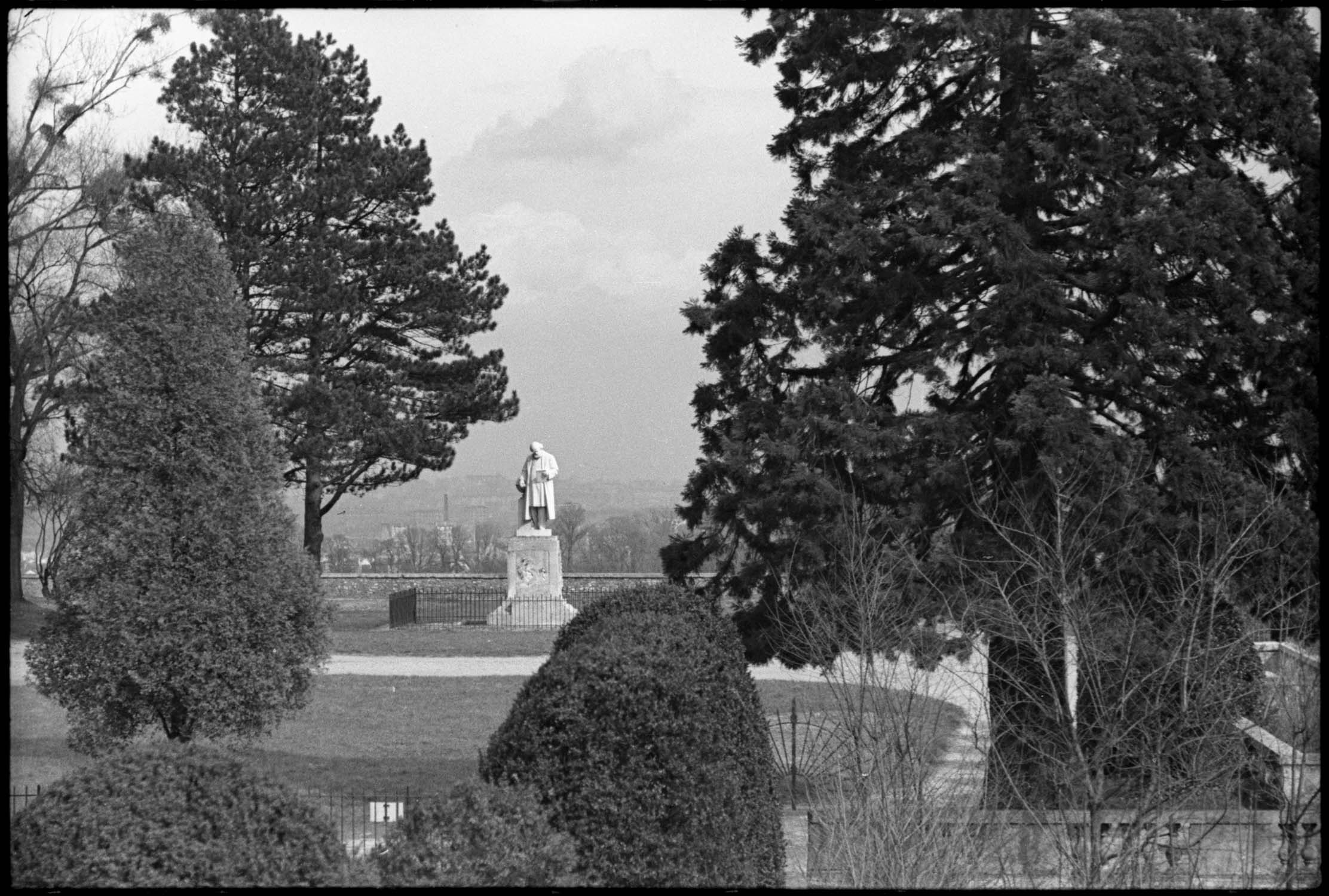 Première terrasse de l’observatoire : statue de Janssen