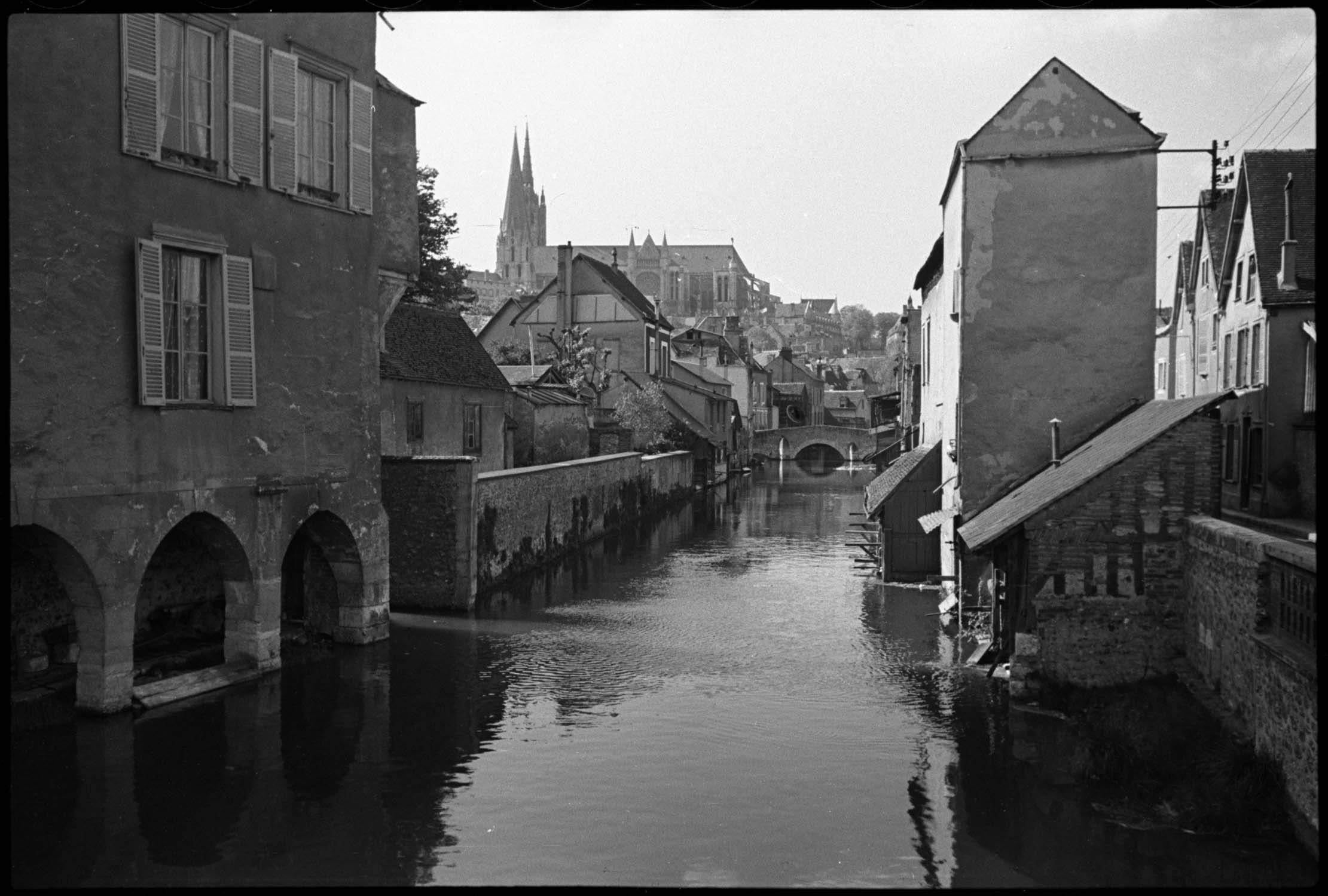 Eure, pont Saint-Hilaire et cathédrale