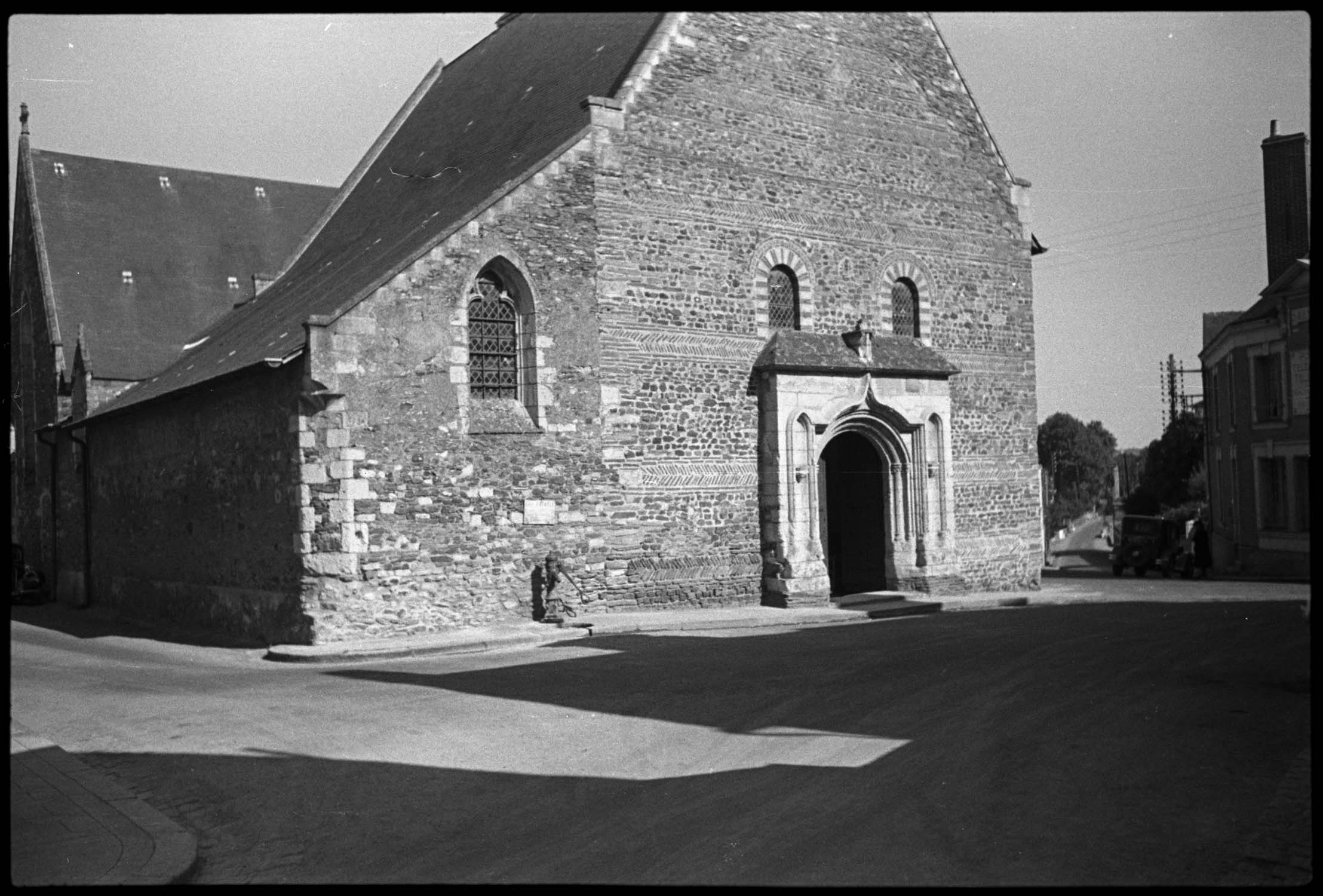 Façade ouest et porche