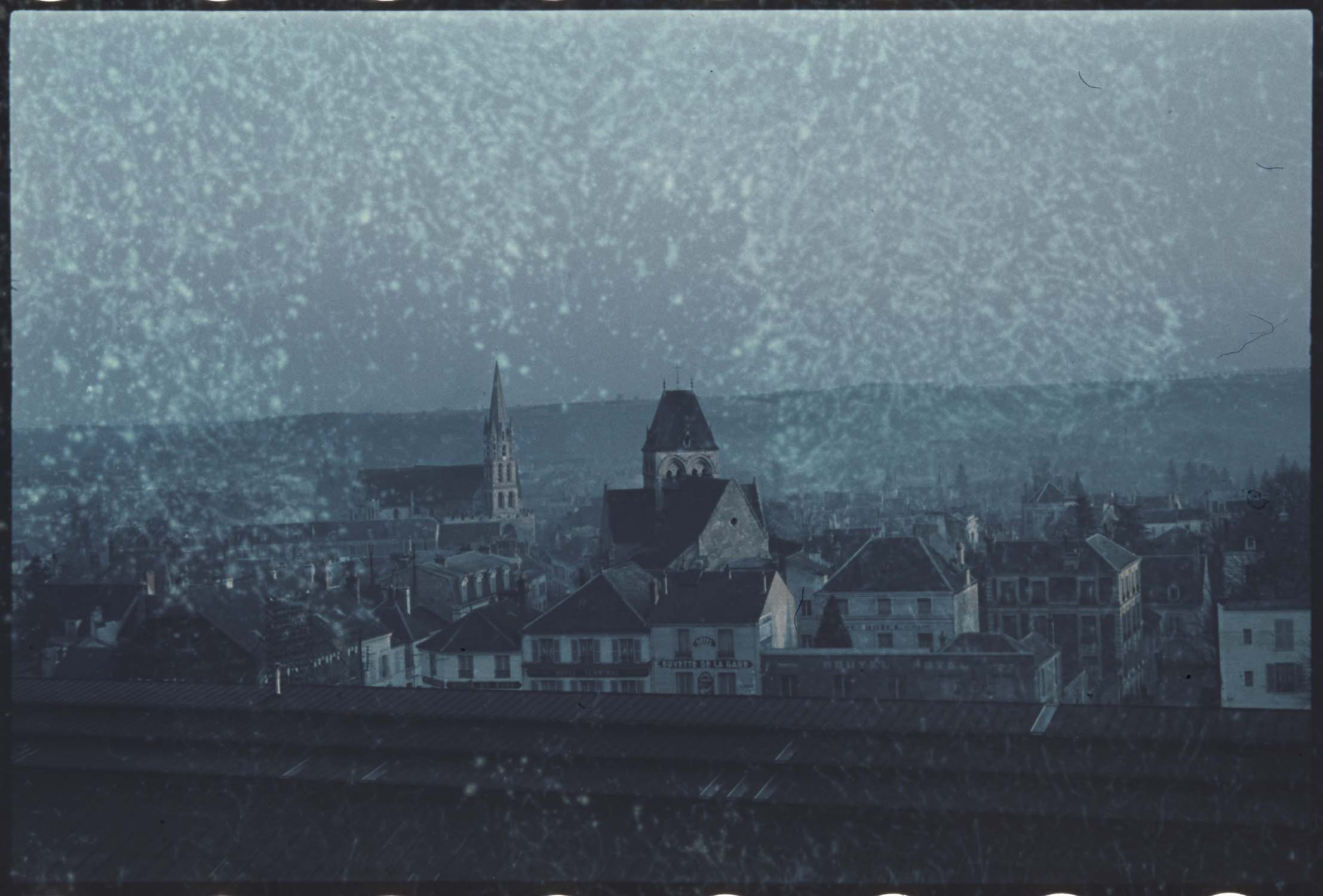 Panorama sur la ville et deux de ses églises