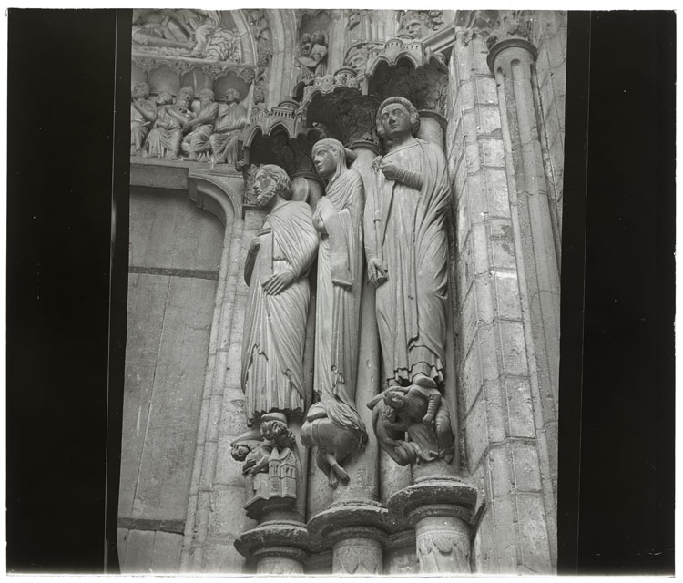 Portail nord : statues du piedroit de gauche