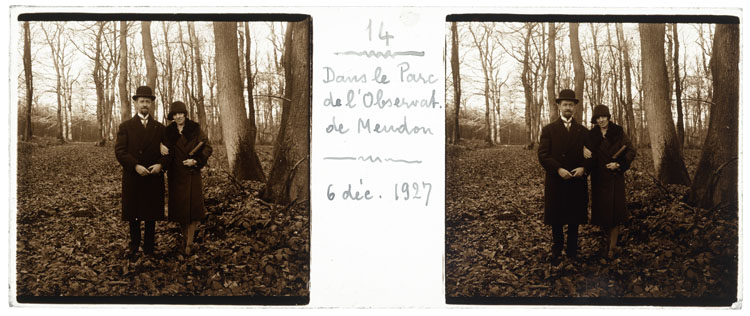 Fernand et Marguerite Baldet dans une allée du parc