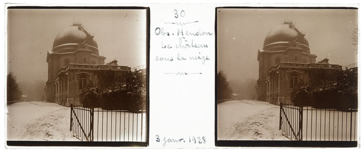 Château et coupole sous la neige