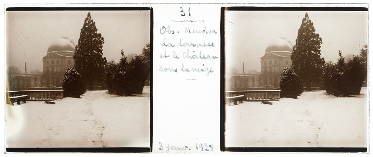 Château, terrasse et coupole sous la neige