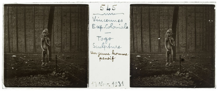 Section du Cameroun et du Togo : sculpture togolaise : jeune homme méditant