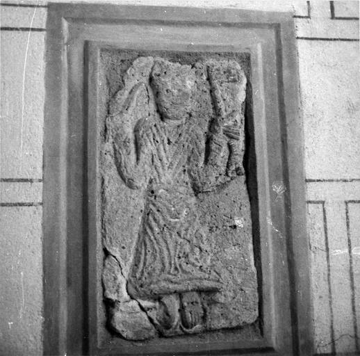 bas-relief : saint Pierre, 11e siècle - © Ministère de la Culture (France), Médiathèque du patrimoine et de la photographie (objets mobiliers), tous droits réservés