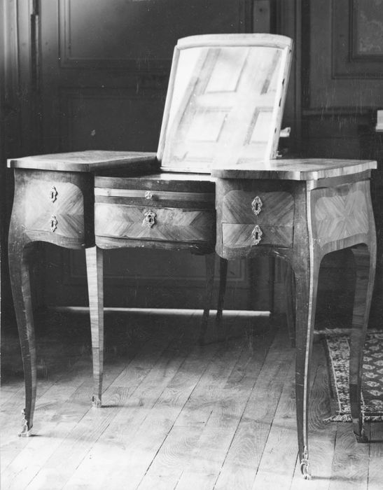 table, toilette (table, coiffeuse) - © Ministère de la Culture (France), Médiathèque du patrimoine et de la photographie, diffusion RMN-GP