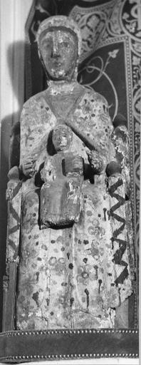statue dite de Coulandon : Vierge à l'Enfant, bois marouflé, époque romane, vue de face - © Ministère de la Culture (France), Médiathèque du patrimoine et de la photographie (objets mobiliers), tous droits réservés
