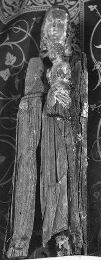 statue : Vierge ouvrante trinitaire, bois, 14e siècle, présentée fermée - © Ministère de la Culture (France), Médiathèque du patrimoine et de la photographie (objets mobiliers), tous droits réservés