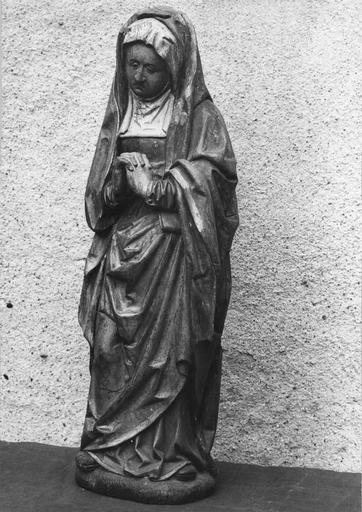 statue : sainte femme en prière, bois polychrome, fin 15e siècle, vue par la droite - © Ministère de la Culture (France), Médiathèque du patrimoine et de la photographie (objets mobiliers), tous droits réservés