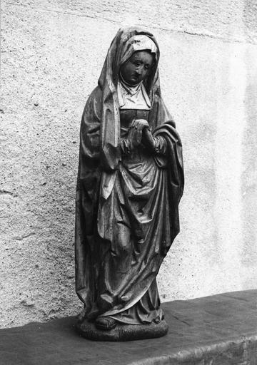 statue : sainte femme en prière, bois polychrome, fin 15e siècle, vue par la gauche - © Ministère de la Culture (France), Médiathèque du patrimoine et de la photographie (objets mobiliers), tous droits réservés