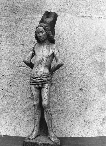statue : saint Sébastien, bois, fin 15e siècle ou début 16e siècle, vue par la droite - © Ministère de la Culture (France), Médiathèque du patrimoine et de la photographie (objets mobiliers), tous droits réservés