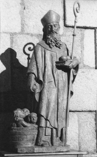 statue : saint Nicolas, bois, 18e siècle, vue de face - © Ministère de la Culture (France), Médiathèque du patrimoine et de la photographie (objets mobiliers), tous droits réservés