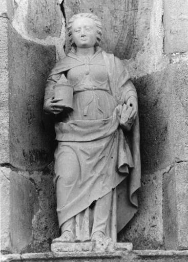 statue : sainte Madeleine, pierre calcaire, 16e siècle, vue de face - © Ministère de la Culture (France), Médiathèque du patrimoine et de la photographie (objets mobiliers), tous droits réservés