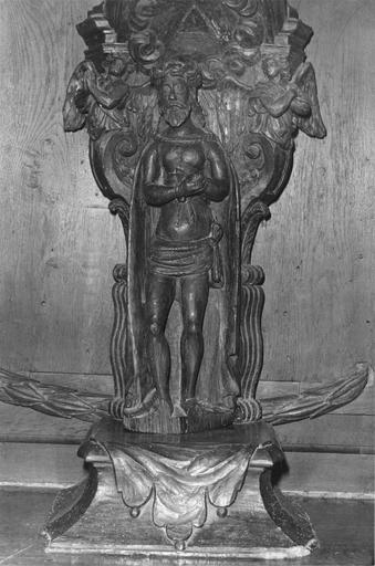 statue, niche : Christ aux liens et sa niche, bois sculpté, vue de face - © Ministère de la Culture (France), Médiathèque du patrimoine et de la photographie (objets mobiliers), tous droits réservés
