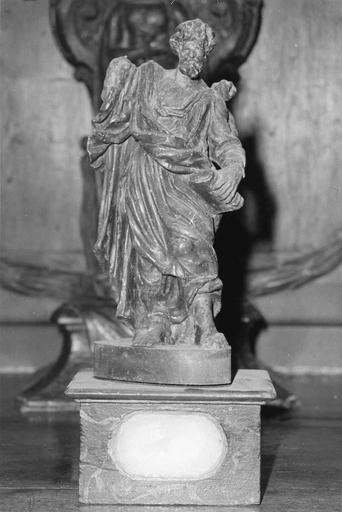 statuette-reliquaire appartenant à un ensemble de quatre éléments, représentant un évangéliste, vue de face - © Ministère de la Culture (France), Médiathèque du patrimoine et de la photographie (objets mobiliers), tous droits réservés