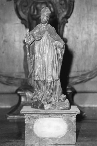 statuette-reliquaire appartenant à une série de quatre éléments, représentant un évêque ou abbé, vue de face - © Ministère de la Culture (France), Médiathèque du patrimoine et de la photographie (objets mobiliers), tous droits réservés