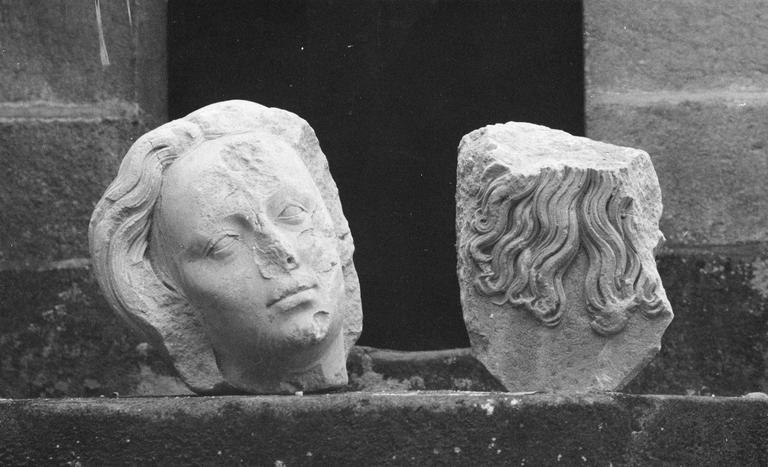 tête et fragment de chevelure : sainte Madeleine, pierre, début 16e siècle - © Ministère de la Culture (France), Médiathèque du patrimoine et de la photographie (objets mobiliers), tous droits réservés