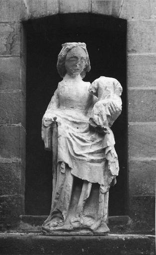 statue : Vierge à l'Enfant, pierre, 15e siècle, vue de face - © Ministère de la Culture (France), Médiathèque du patrimoine et de la photographie (objets mobiliers), tous droits réservés