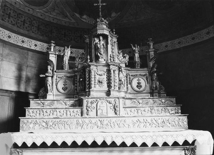 tabernacle du maître-autel, bois doré, seconde moitié du 17e siècle, vu de face - © Ministère de la Culture (France), Médiathèque du patrimoine et de la photographie (objets mobiliers), tous droits réservés