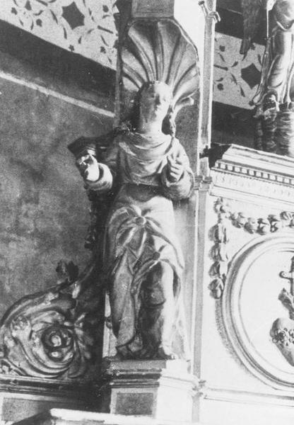 ange à l'angle gauche du tabernacle du maître-autel