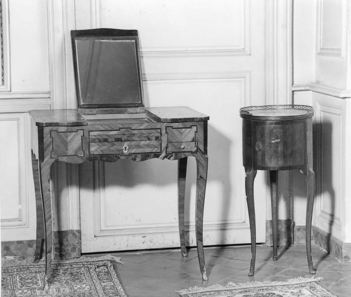 table coiffeuse, table tambour - © Ministère de la Culture (France), Médiathèque du patrimoine et de la photographie (objets mobiliers), tous droits réservés