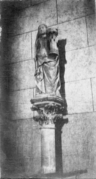 statue : sainte Barbe, vue générale