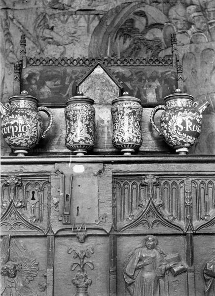 cruches, pots à pharmacie, vue générale - © Ministère de la Culture (France), Médiathèque du patrimoine et de la photographie (objets mobiliers), tous droits réservés