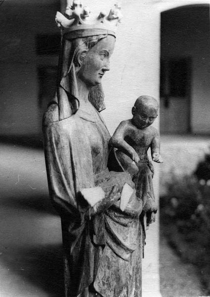 statue : Vierge à l'enfant, vue partielle - © Ministère de la Culture (France), Médiathèque du patrimoine et de la photographie (objets mobiliers), tous droits réservés
