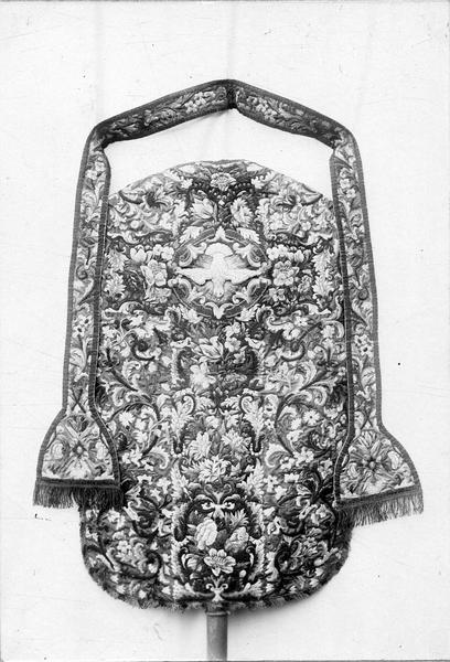 chasuble, manipule, vue générale - © Ministère de la Culture (France), Médiathèque du patrimoine et de la photographie (objets mobiliers), tous droits réservés