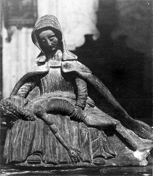 groupe sculpté : Vierge de Pitié, vue générale - © Ministère de la Culture (France), Médiathèque du patrimoine et de la photographie (objets mobiliers), tous droits réservés