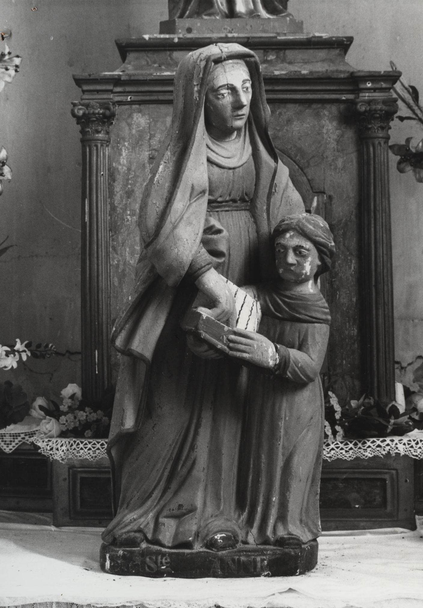 groupe sculpté : Sainte Anne et la Vierge, vue générale - © Ministère de la Culture (France), Médiathèque du patrimoine et de la photographie, diffusion RMN-GP