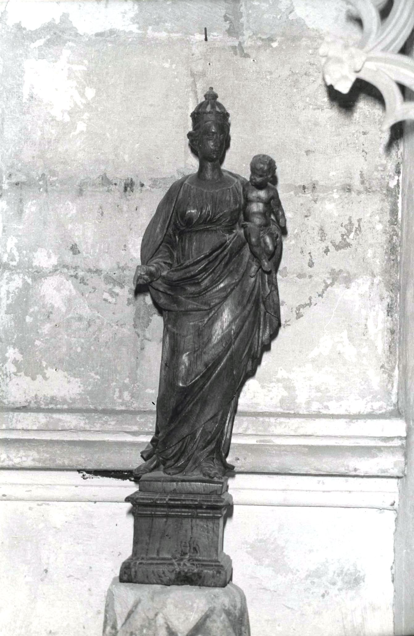 statue : Vierge à l'Enfant, vue générale - © Ministère de la Culture (France), Médiathèque du patrimoine et de la photographie, diffusion RMN-GP